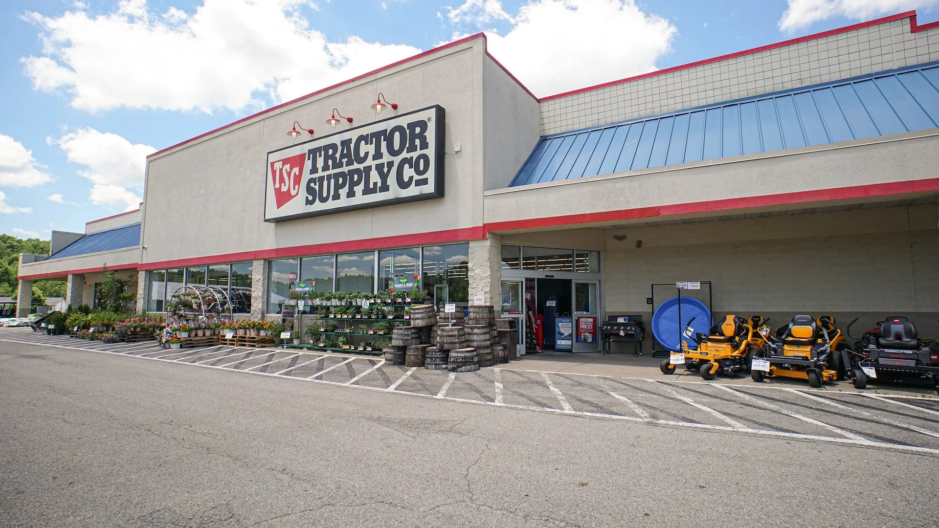 Tractor Supply Anchored Center — Sale in Buckhannon, WV, photo 3 of 4