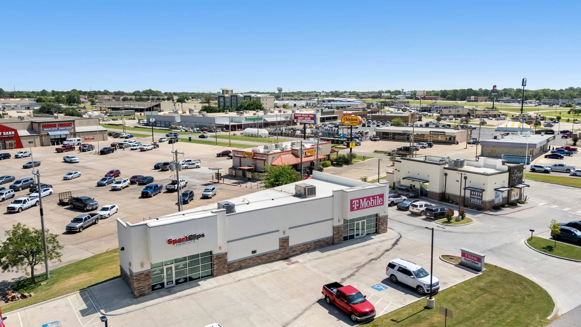 T-Mobile Anchored Retail Center — Sale in Durant, OK, photo 2 of 5