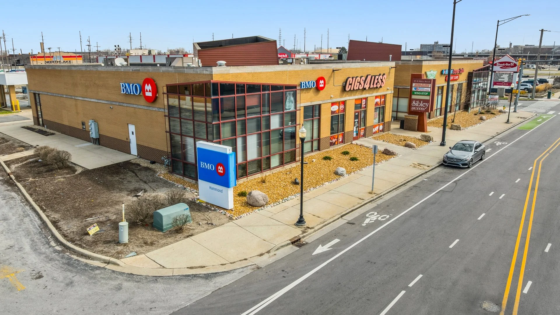 Drive-Thru BMO Harris Bank Retail Center — Sale in Hammond, IN, photo 1 of 6