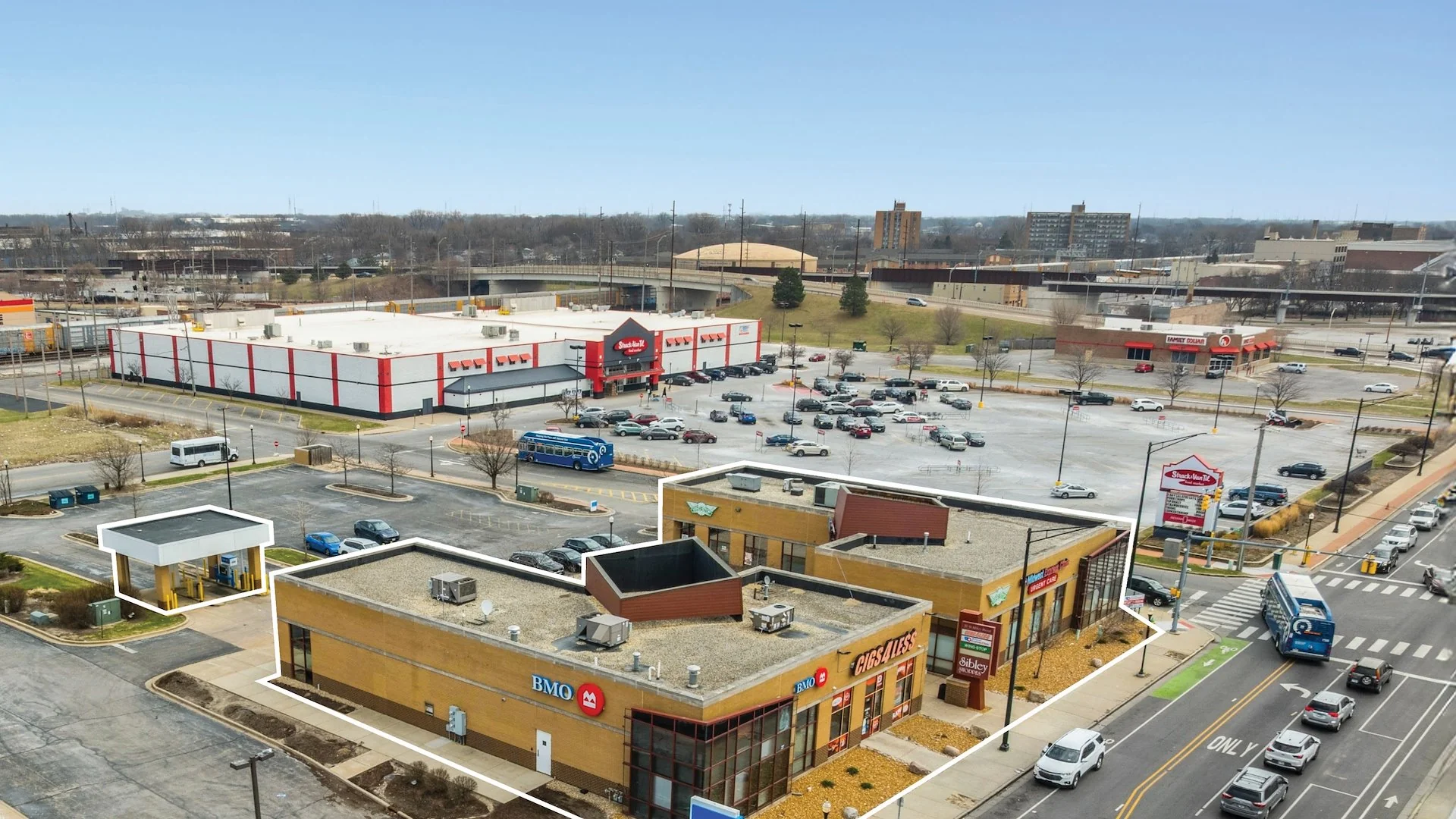 Drive-Thru BMO Harris Bank Retail Center — Sale in Hammond, IN, photo 5 of 6