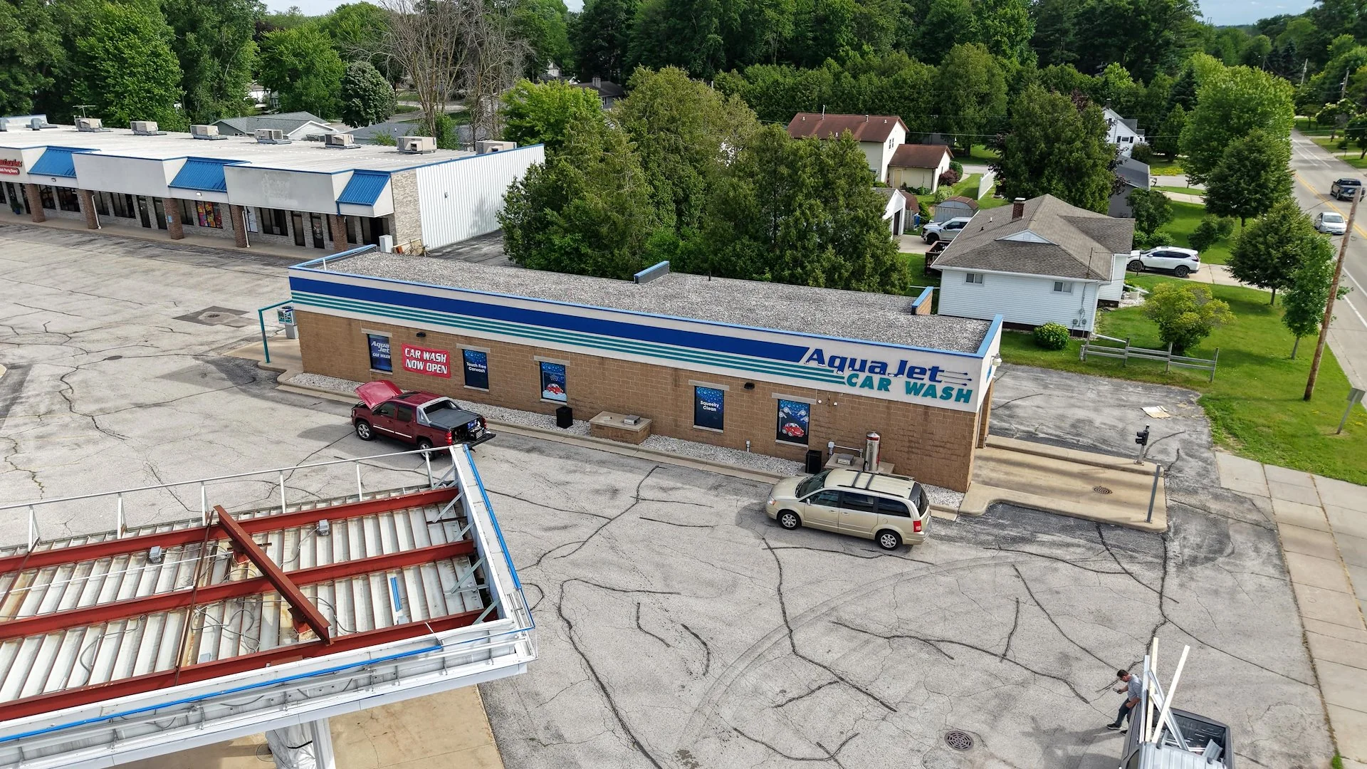 Velp Plaza | Retail & Fuel — Sale in Green Bay, WI, photo 2 of 7