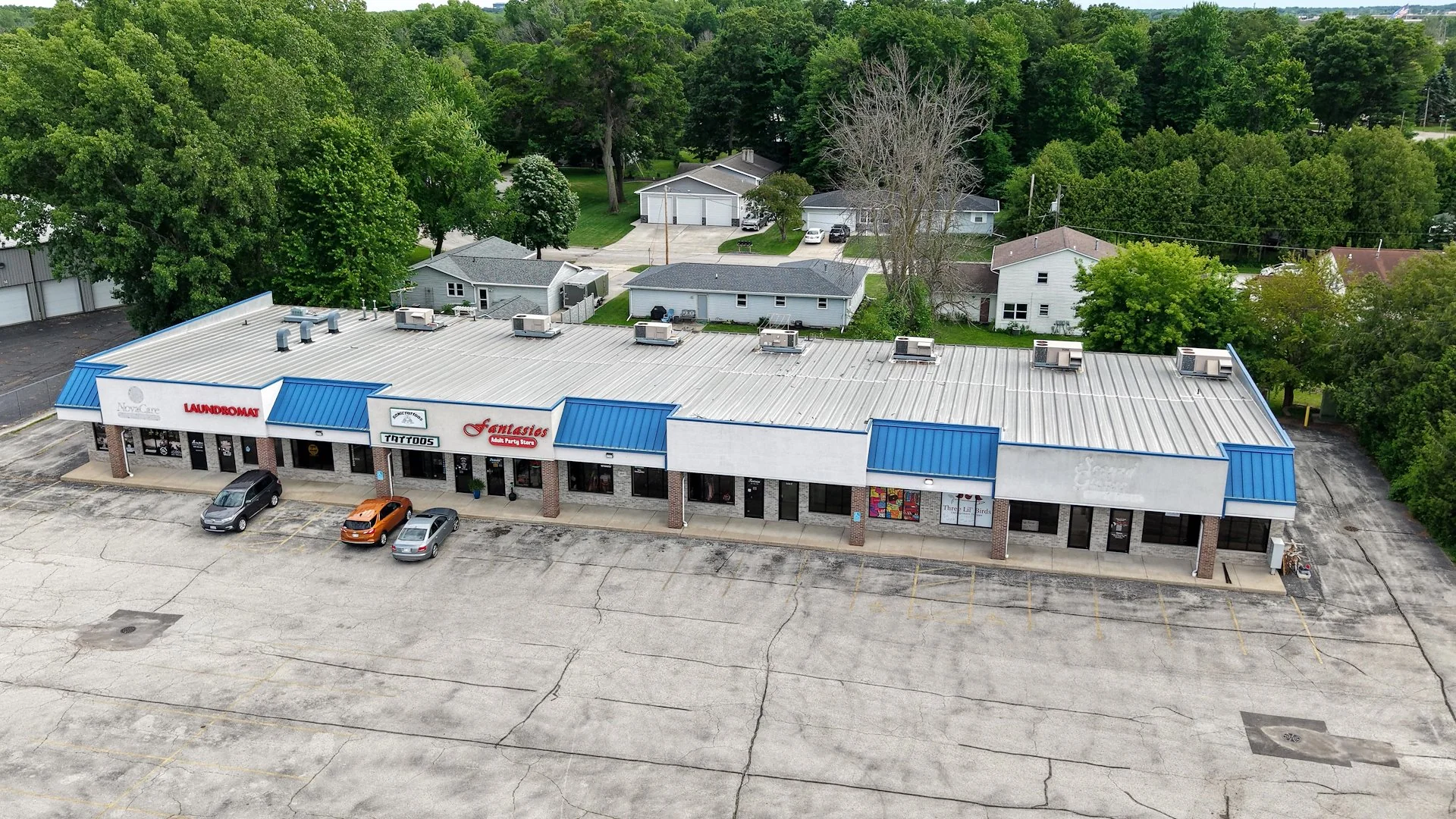 Velp Plaza | Retail & Fuel — Sale in Green Bay, WI, photo 3 of 7