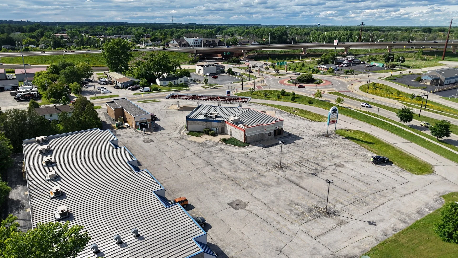 Velp Plaza | Retail & Fuel — Sale in Green Bay, WI, photo 4 of 7