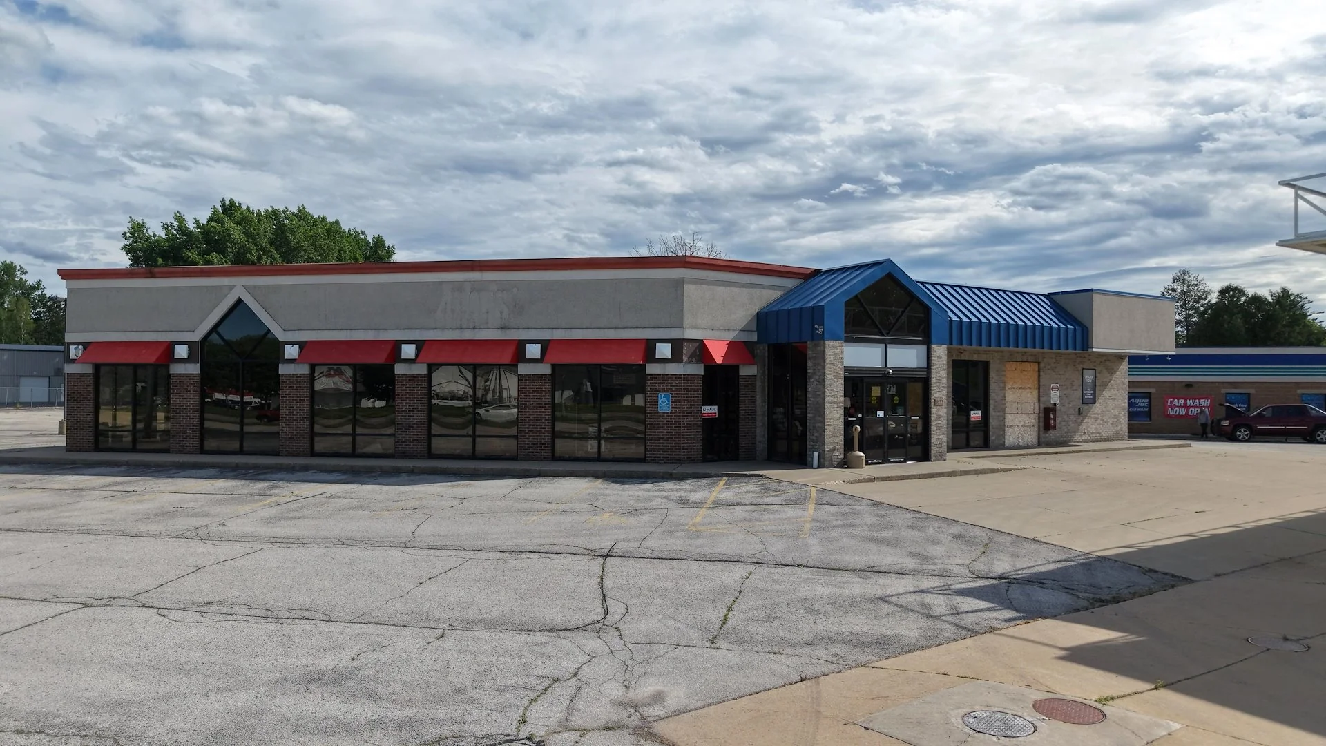 Velp Plaza | Retail & Fuel — Sale in Green Bay, WI, photo 6 of 7