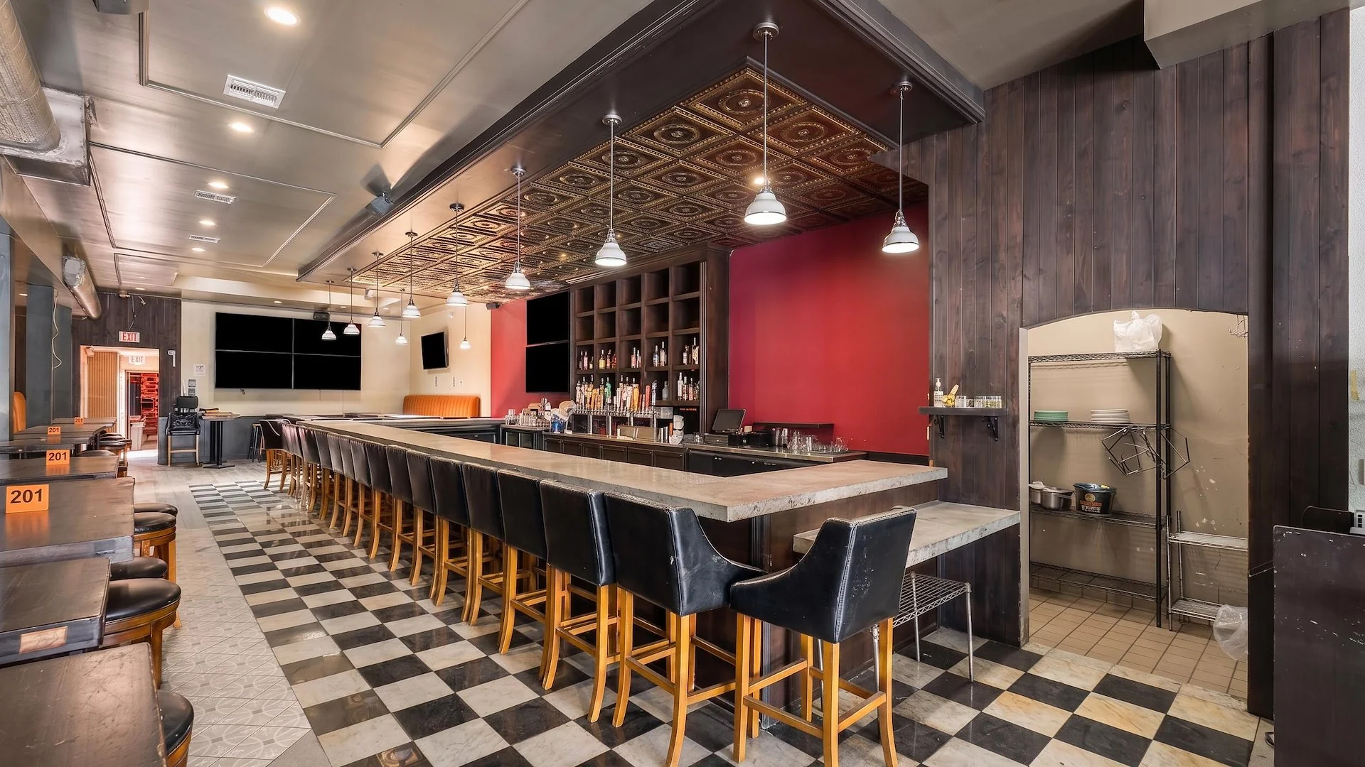 141 N La Brea Ave — Sale in Los Angeles, CA, photo 4 of 8