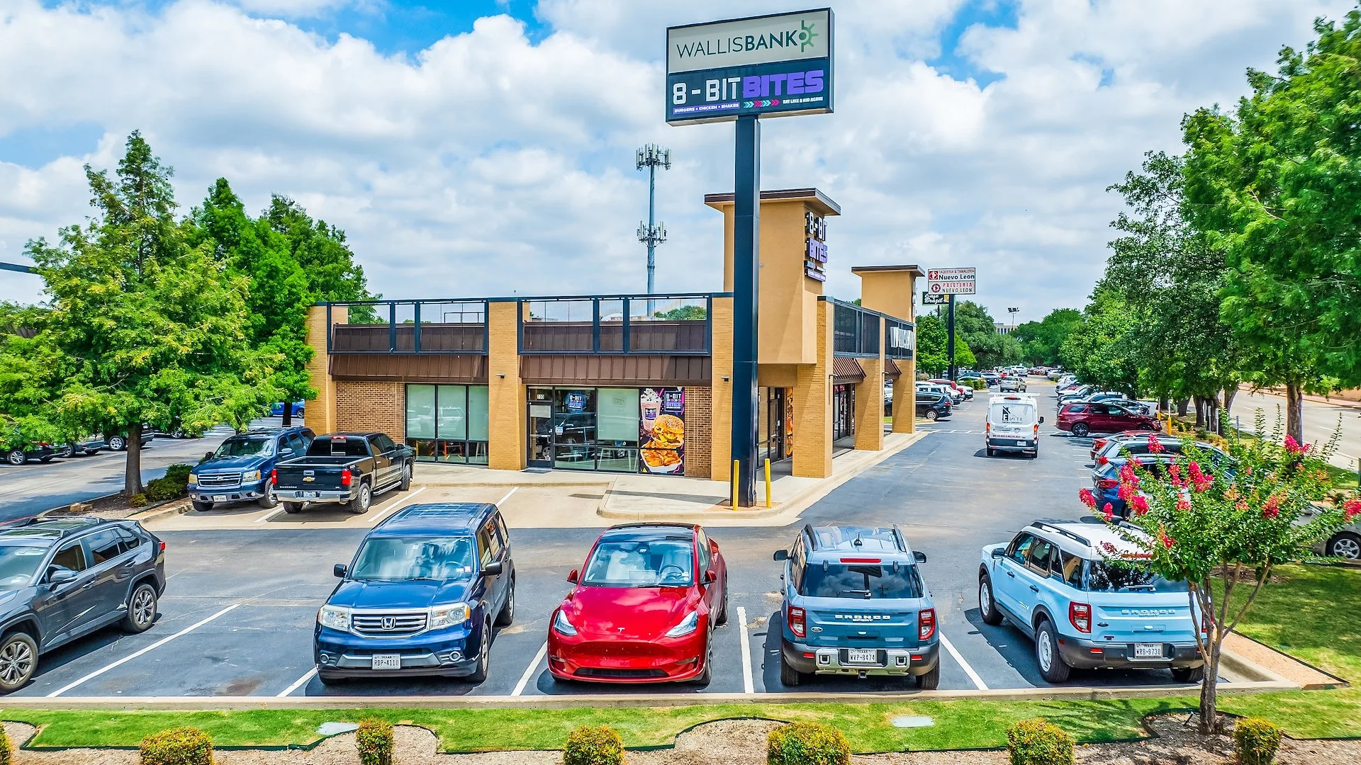 Wallis Bank & Mediterranean Grill — Sale in Richardson, TX, photo 3 of 7