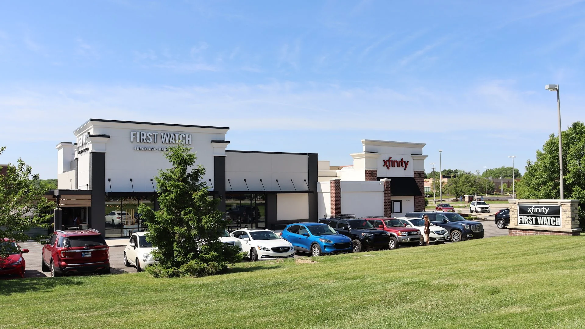 Xfinity & First Watch Two-Tenant Center — Sale in Fort Wayne, IN, photo 1 of 4