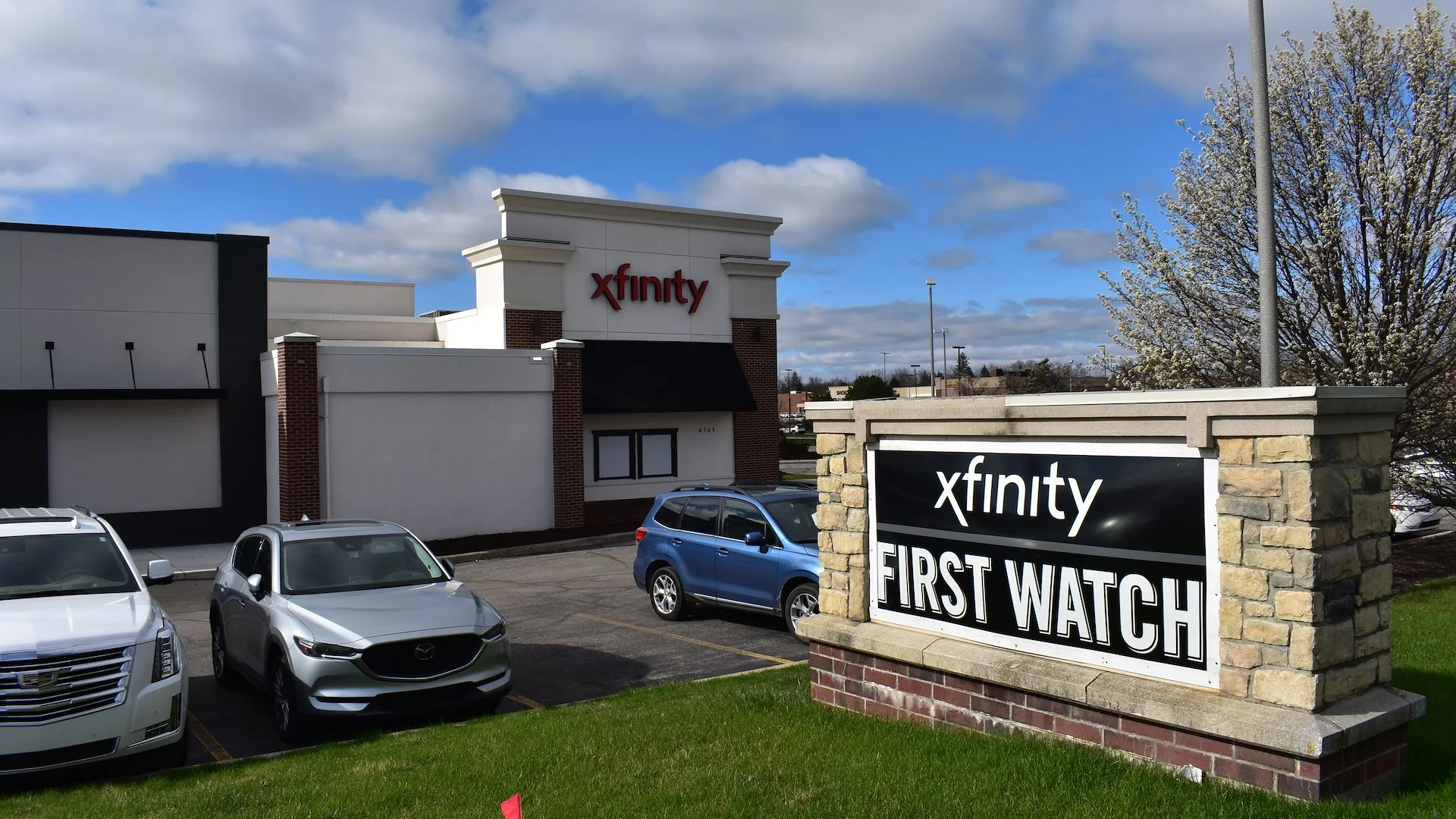 Xfinity & First Watch Two-Tenant Center — Sale in Fort Wayne, IN, photo 3 of 4