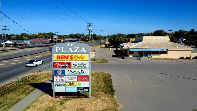 Jeff Plaza — Sale in Jeffersonville, IN, photo 1 of 2