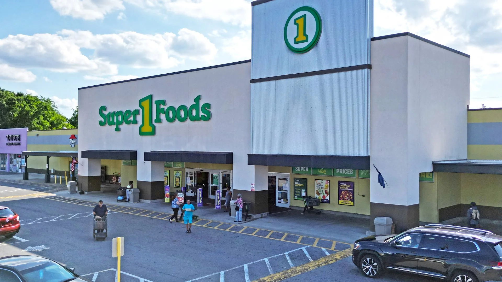 West Willow Grocery-Anchored Shopping Center — Sale in Lafayette, LA, photo 2 of 4