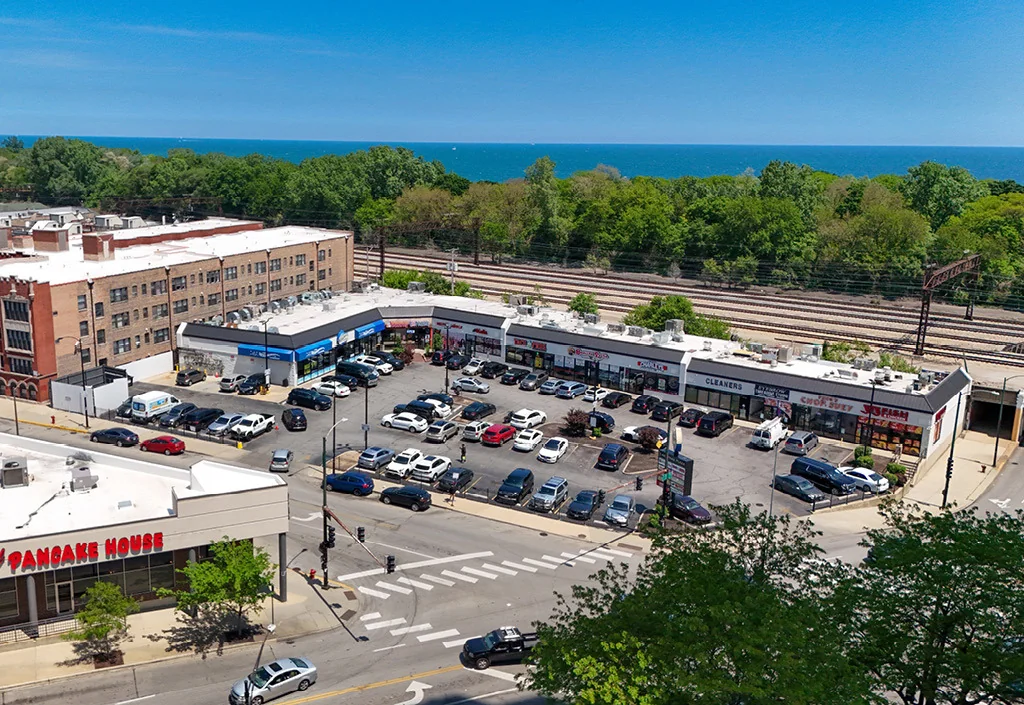 Lake Park Plaza — Sale in Chicago, IL, photo 3 of 8