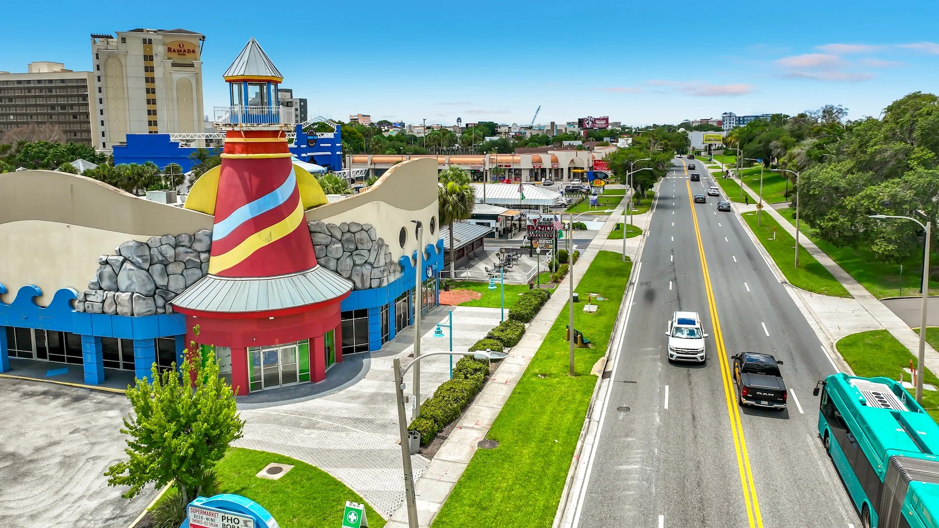 LIGHTHOUSE PLAZA | IDRIVE FRONTAGE | 26K+ VPD | 7.46%… — Sale in Orlando, FL, photo 1 of 6