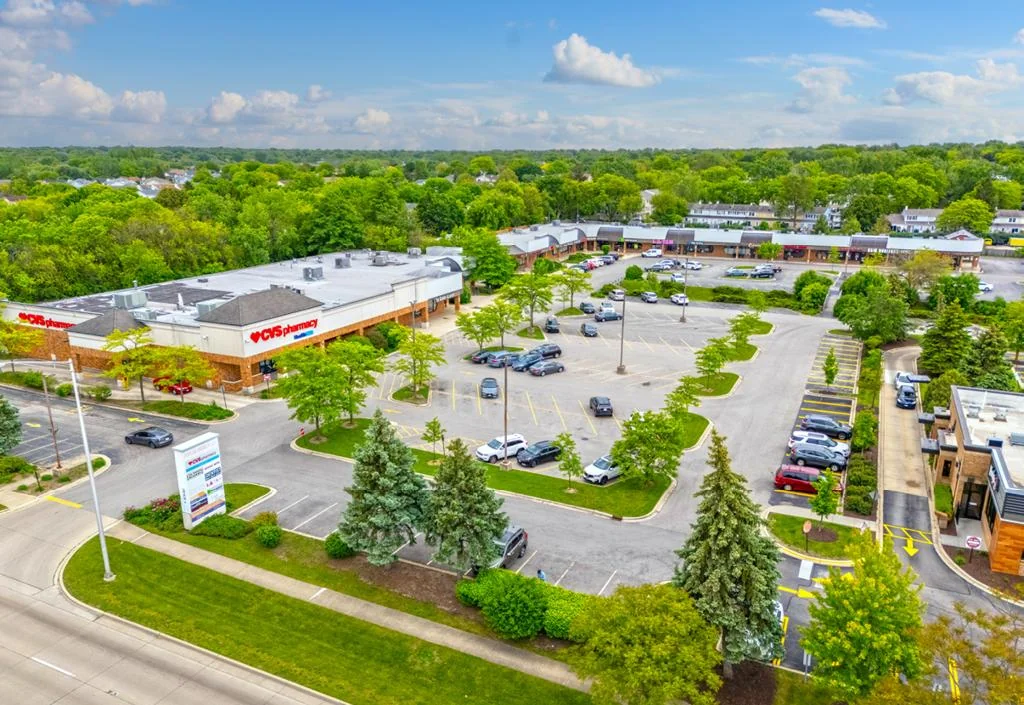 Poplar Creek Plaza | CVS Anchored — Sale in Schaumburg, IL, photo 1 of 8