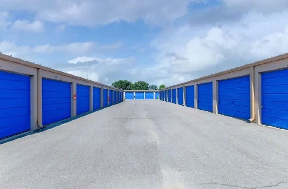 People's Choice Storage - N Hillside — Sale in Wichita, KS, photo 2 of 3