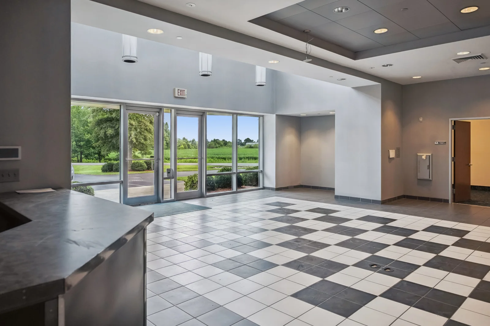 104 Commercial Avenue — Sale in Mount Olive, NC, photo 5 of 8