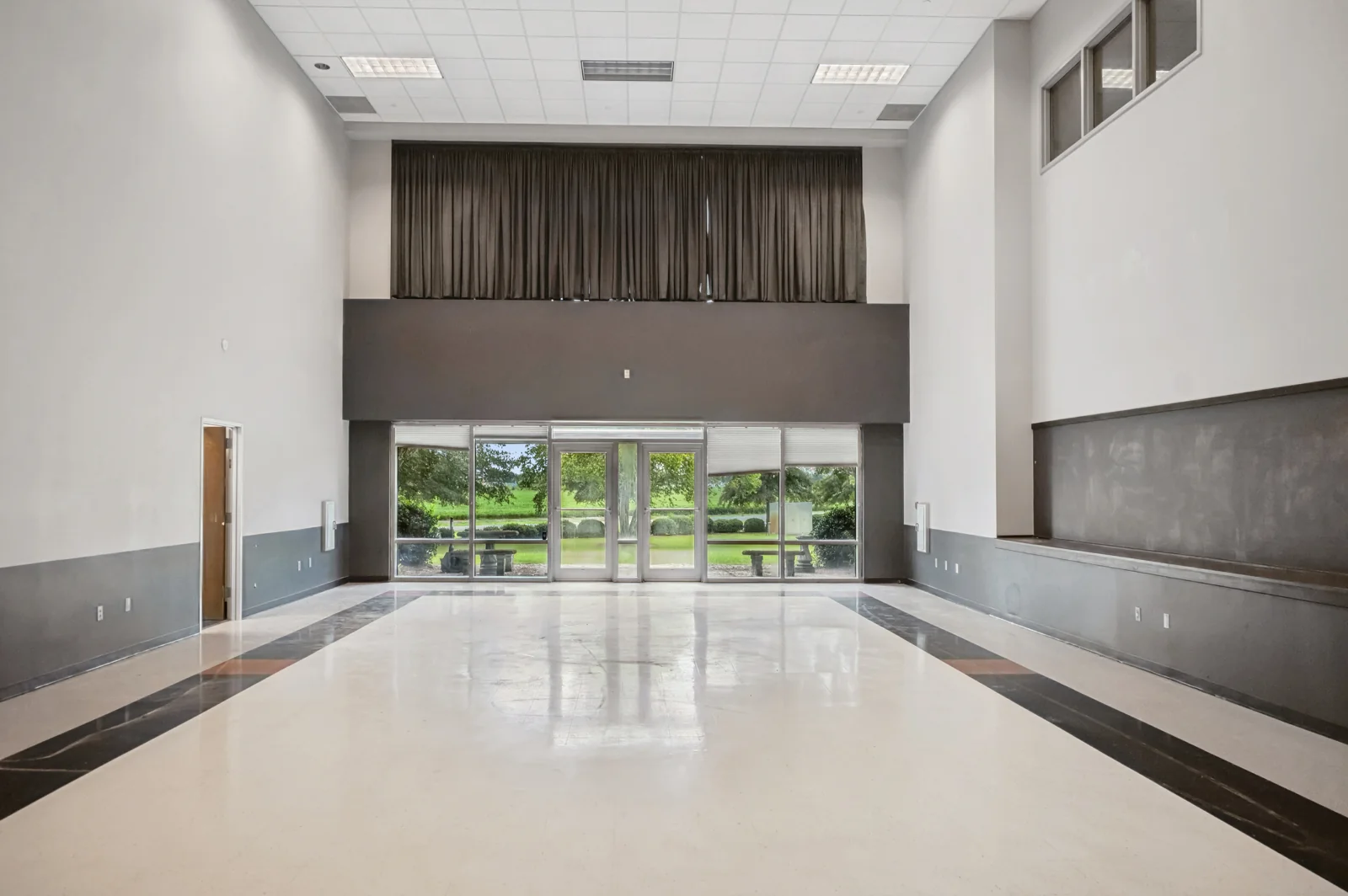 104 Commercial Avenue — Sale in Mount Olive, NC, photo 6 of 8