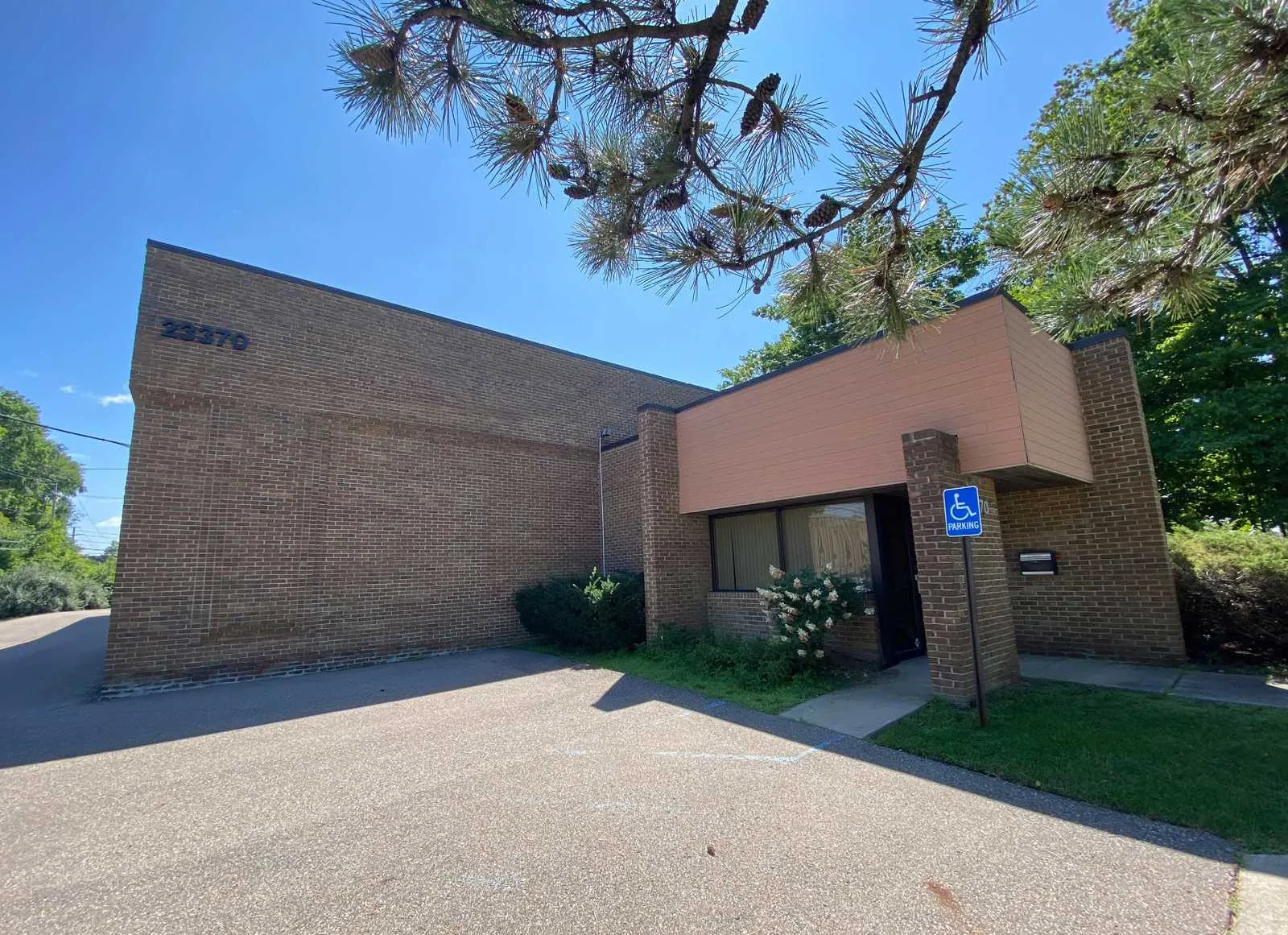 23370 Commerce Dr — Lease in Farmington Hills, MI, photo 1 of 1