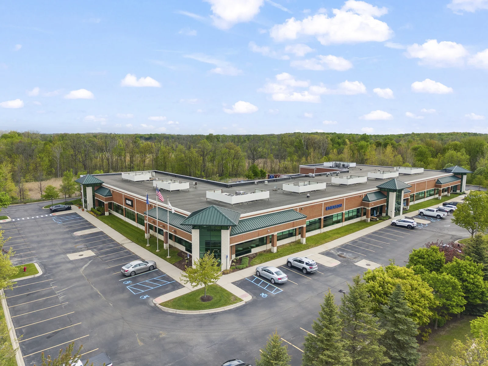 Novi Corporate Campus — Lease in Novi, MI, photo 1 of 8