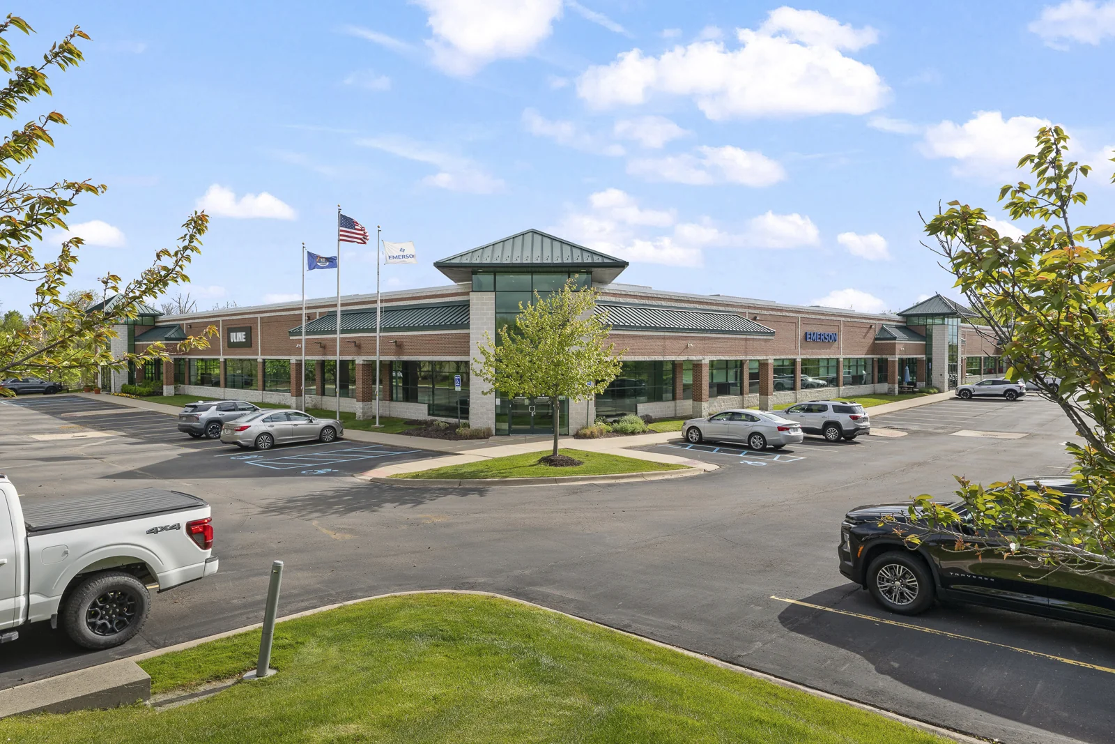 Novi Corporate Campus — Lease in Novi, MI, photo 2 of 8