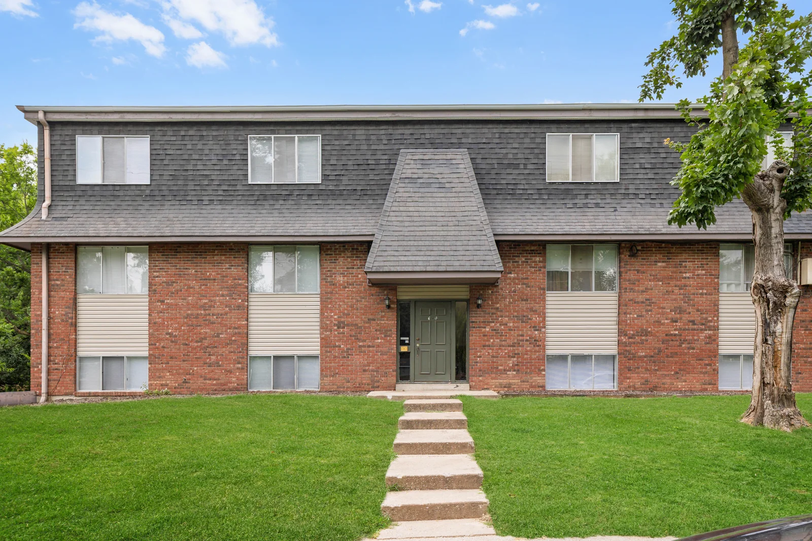Palomino Apartments — Sale in Carbondale, IL, photo 2 of 8