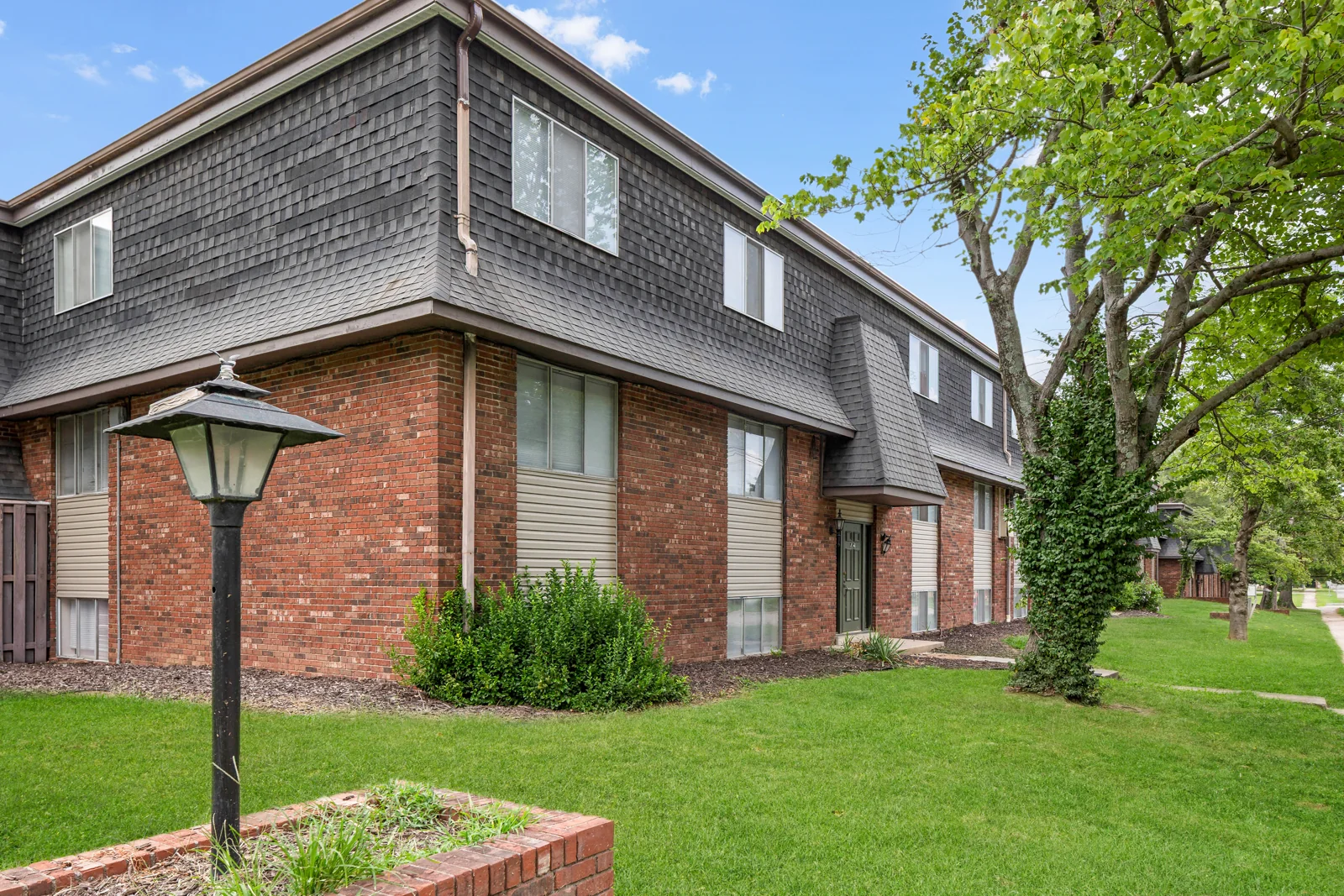 Palomino Apartments — Sale in Carbondale, IL, photo 3 of 8