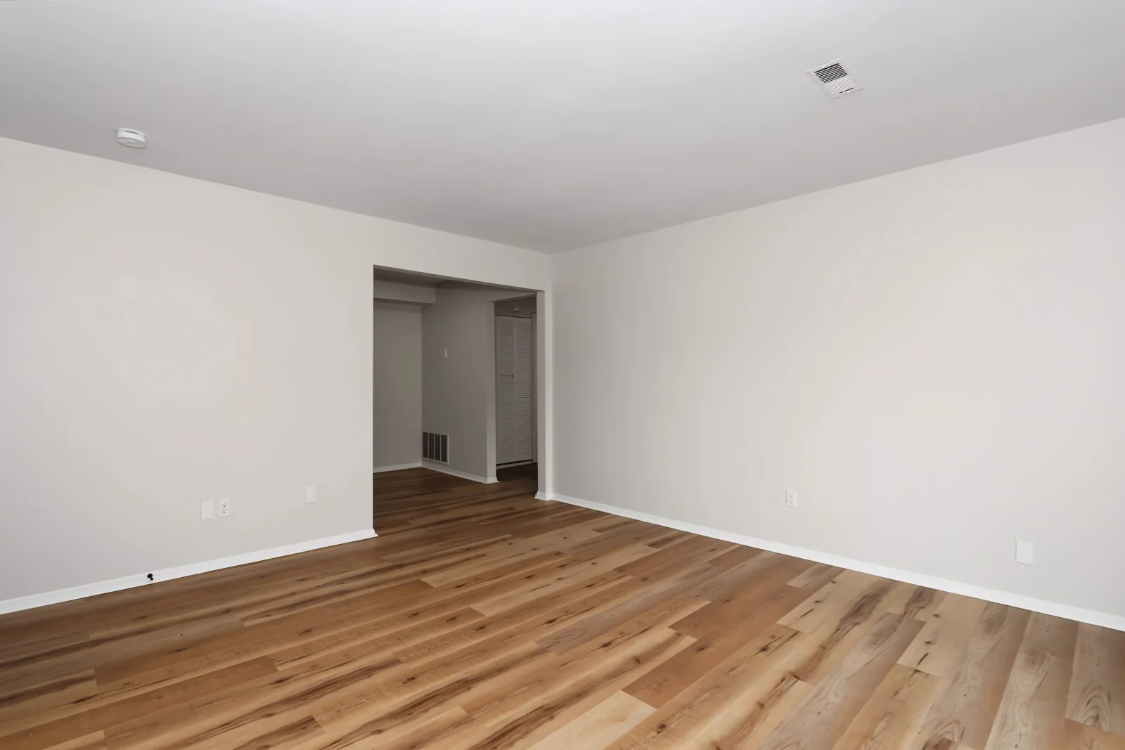 Hendrix 33 Apartments — Sale in Davenport, IA, photo 2 of 8
