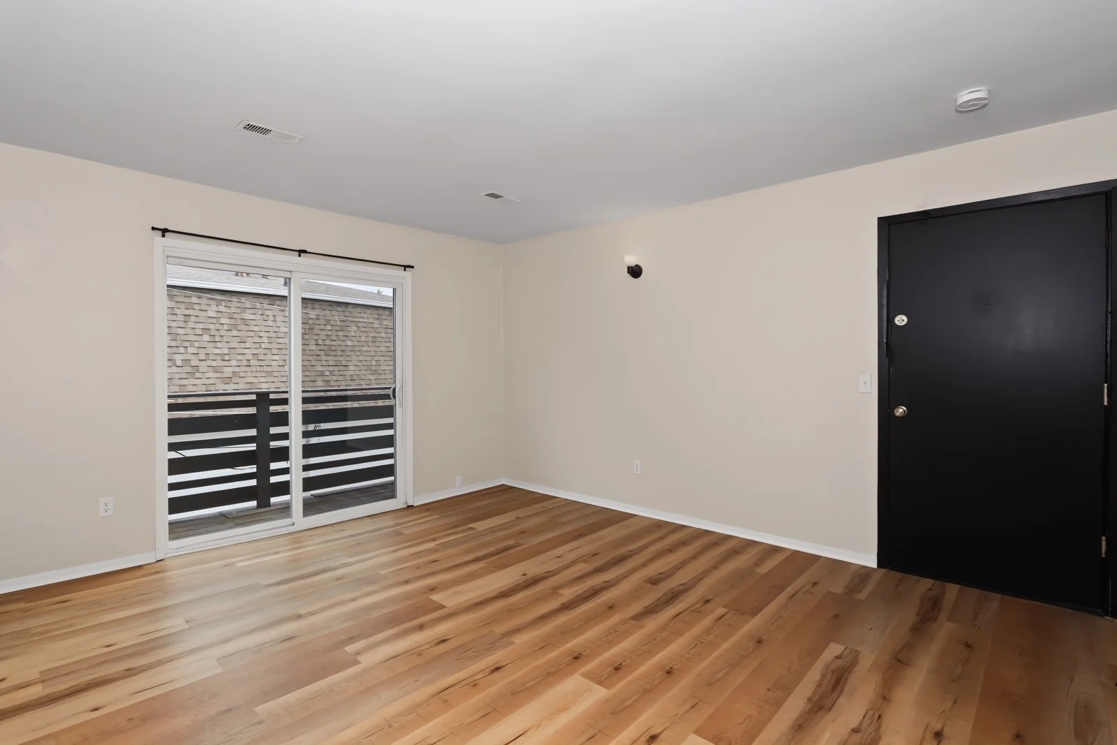 Hendrix 33 Apartments — Sale in Davenport, IA, photo 4 of 8