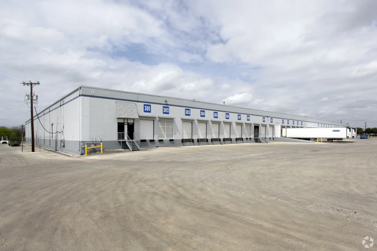 Rittiman East Industrial Park Bldg 9 — Lease in San Antonio, TX, photo 1 of 4