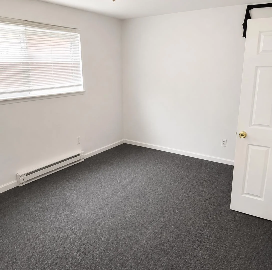 10420 Whittier Ave — Sale in Detroit, MI, photo 2 of 6