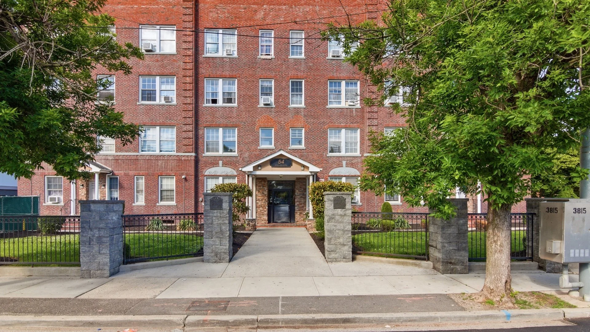 54 Greenwich St, Hempstead, NY — Sale in Hempstead, NY, photo 1 of 2