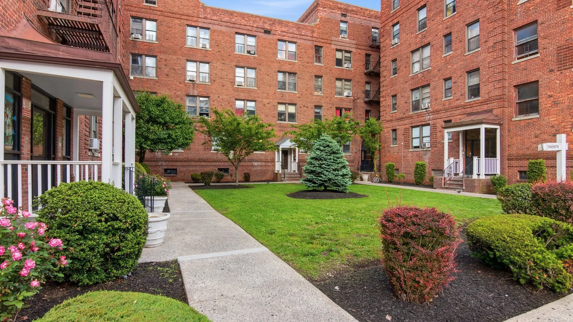 10 Washington St, Hempstead, NY — Sale in Hempstead, NY, photo 1 of 2