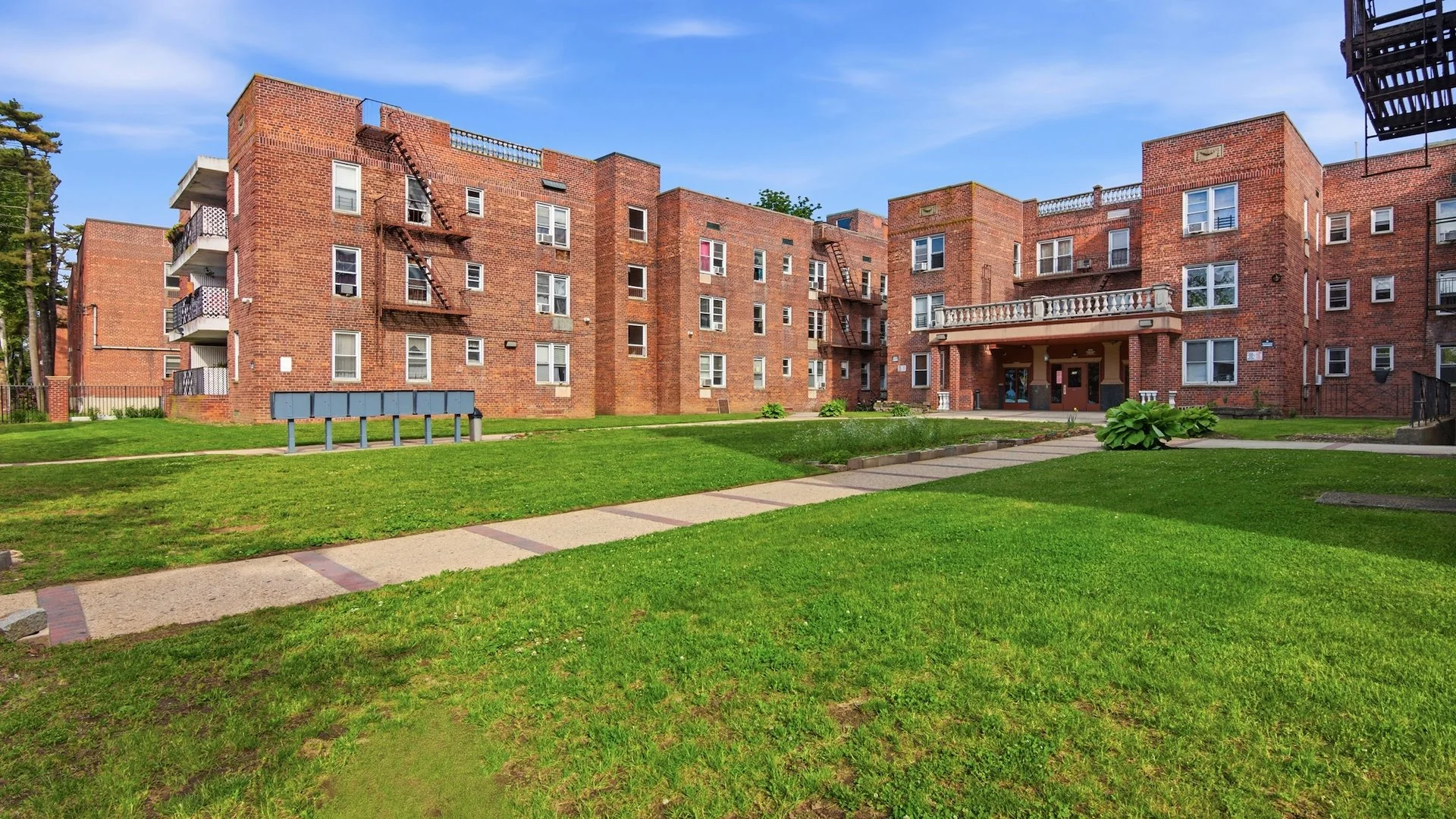 100 Jerusalem Ave, Hempstead, NY — Sale in Hempstead, NY, photo 1 of 2