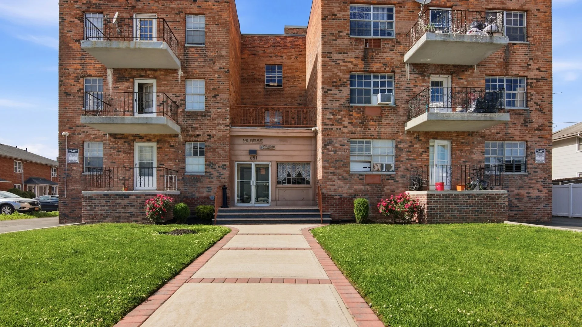 651 Front St, Hempstead, NY — Sale in Hempstead, NY, photo 1 of 2