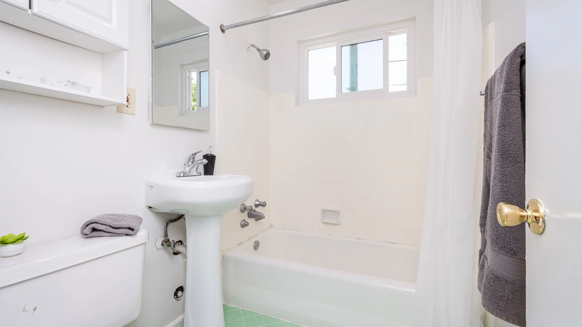 616 17th Street — Sale in Sacramento, CA, photo 4 of 7