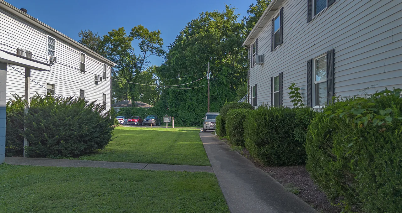 Pinewood Apartments — Sale in Gallatin, TN, photo 2 of 5