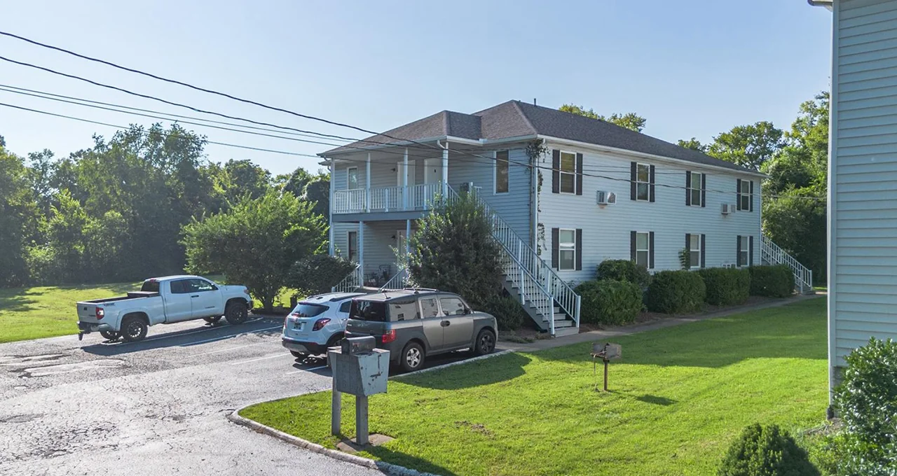 Pinewood Apartments — Sale in Gallatin, TN, photo 4 of 5