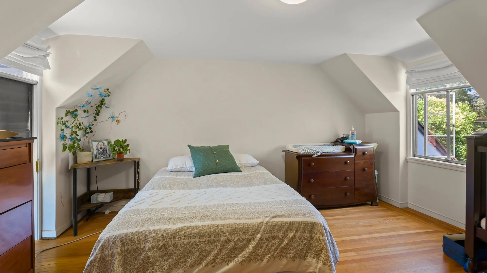 4 Warren Rd — Sale in San Mateo, CA, photo 2 of 6
