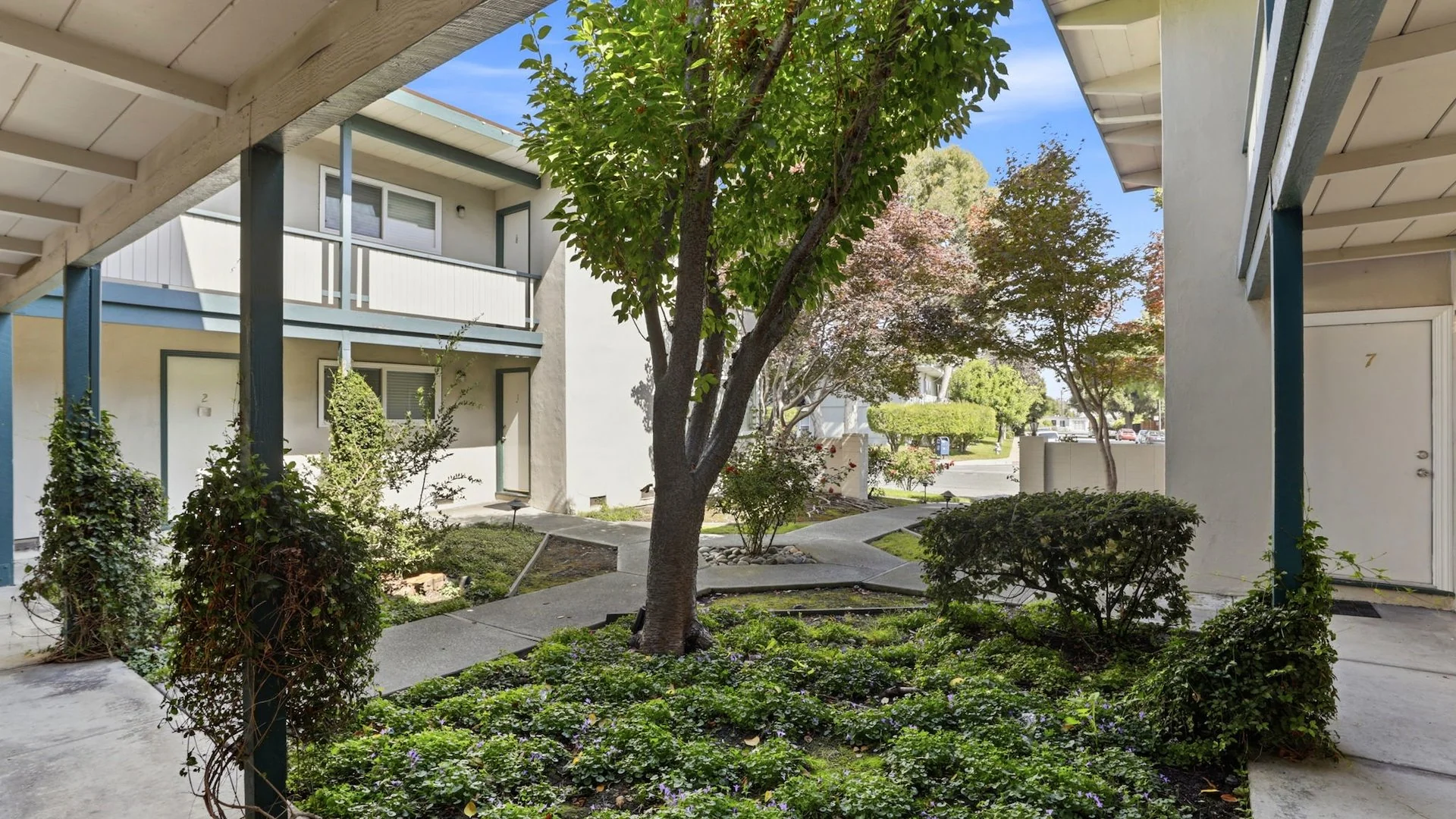 511 Walker Dr — Sale in Mountain View, CA, photo 3 of 8