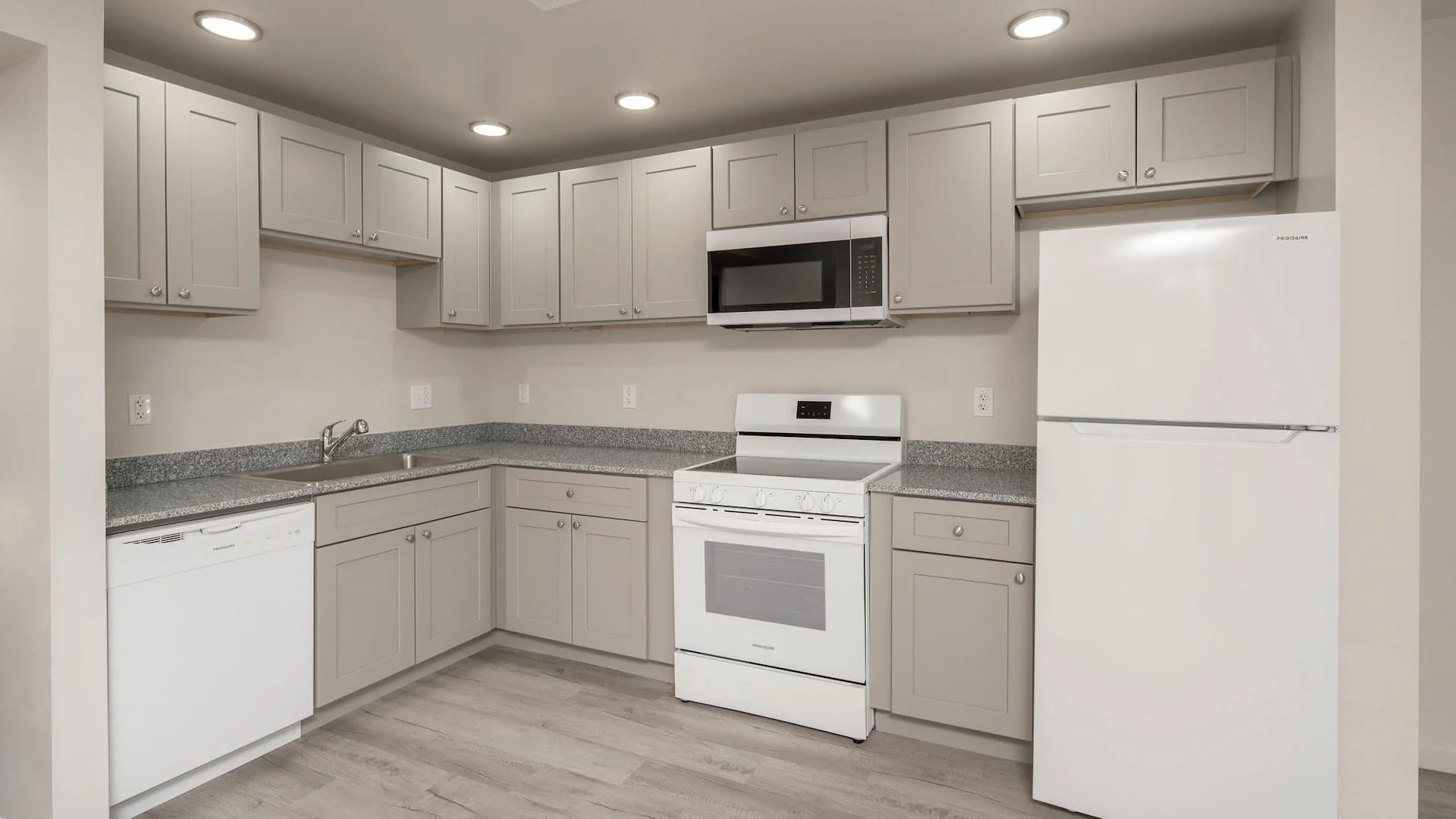 Adams Place — Sale in Phoenix, AZ, photo 2 of 5