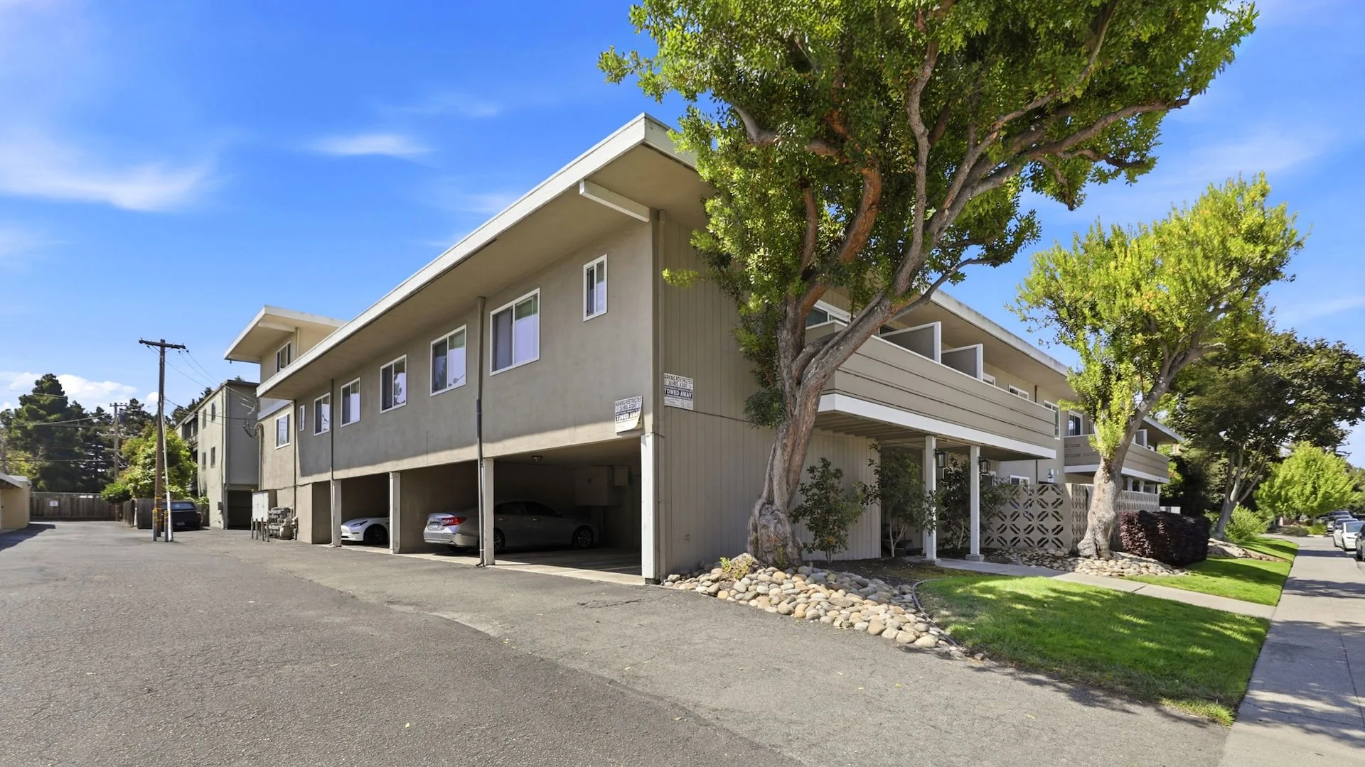 527 Walker Dr — Sale in Mountain View, CA, photo 3 of 8