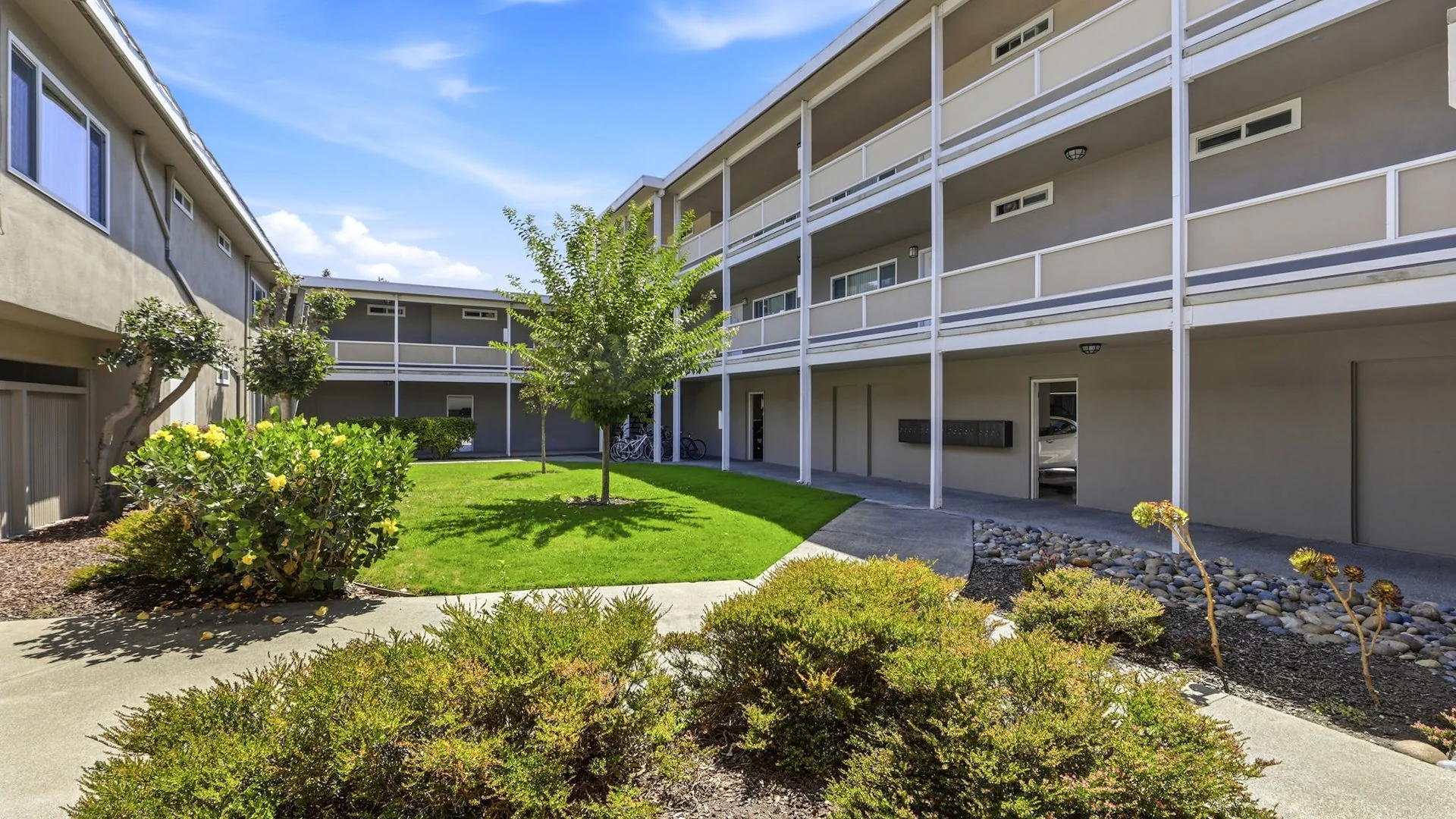 527 Walker Dr — Sale in Mountain View, CA, photo 5 of 8