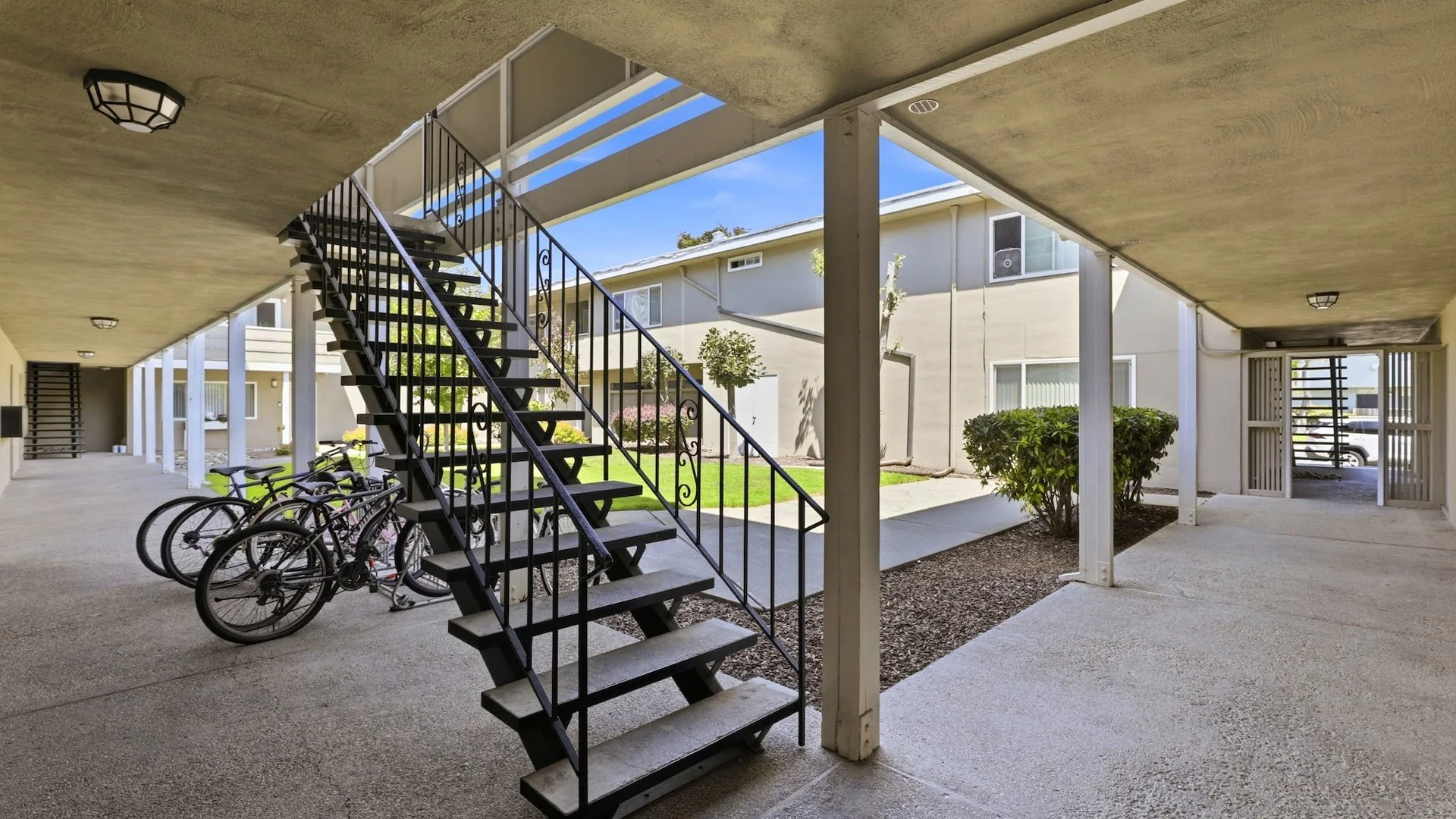 527 Walker Dr — Sale in Mountain View, CA, photo 6 of 8