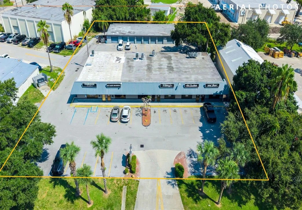 PALM PLAZA — Sale in Vero Beach, FL, photo 4 of 8