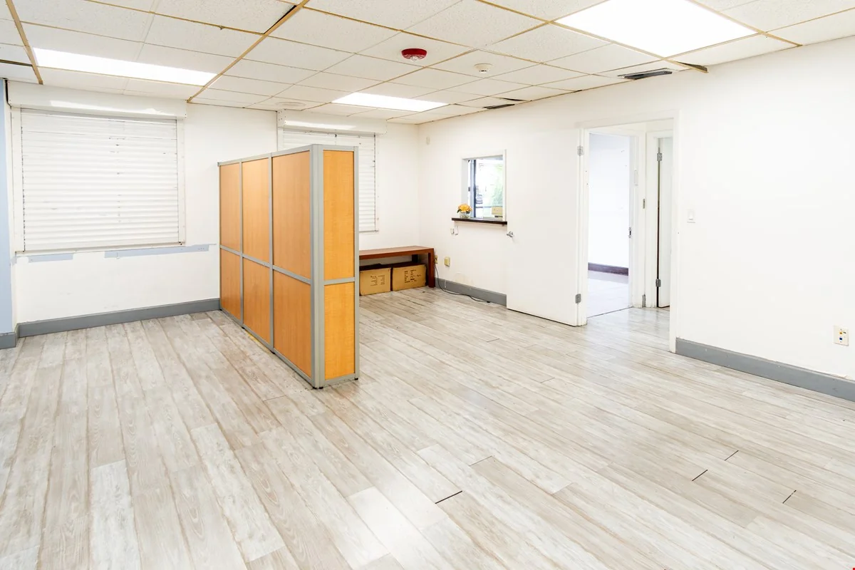 FREESTANDING 22,274 SF WAREHOUSE | 2 LOADING DOCS — Sale in Miami, FL, photo 6 of 8