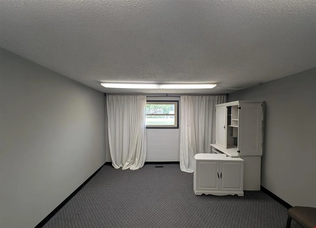 2221 N Parkway Dr — Lease in Pekin, IL, photo 5 of 8