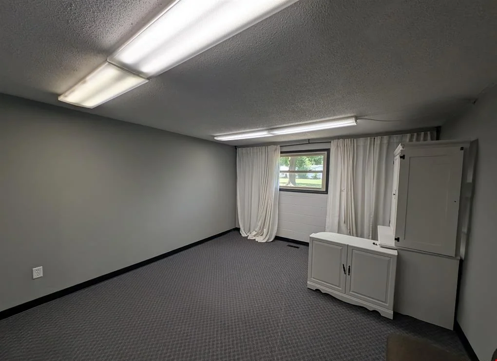 2221 N Parkway Dr — Lease in Pekin, IL, photo 4 of 8
