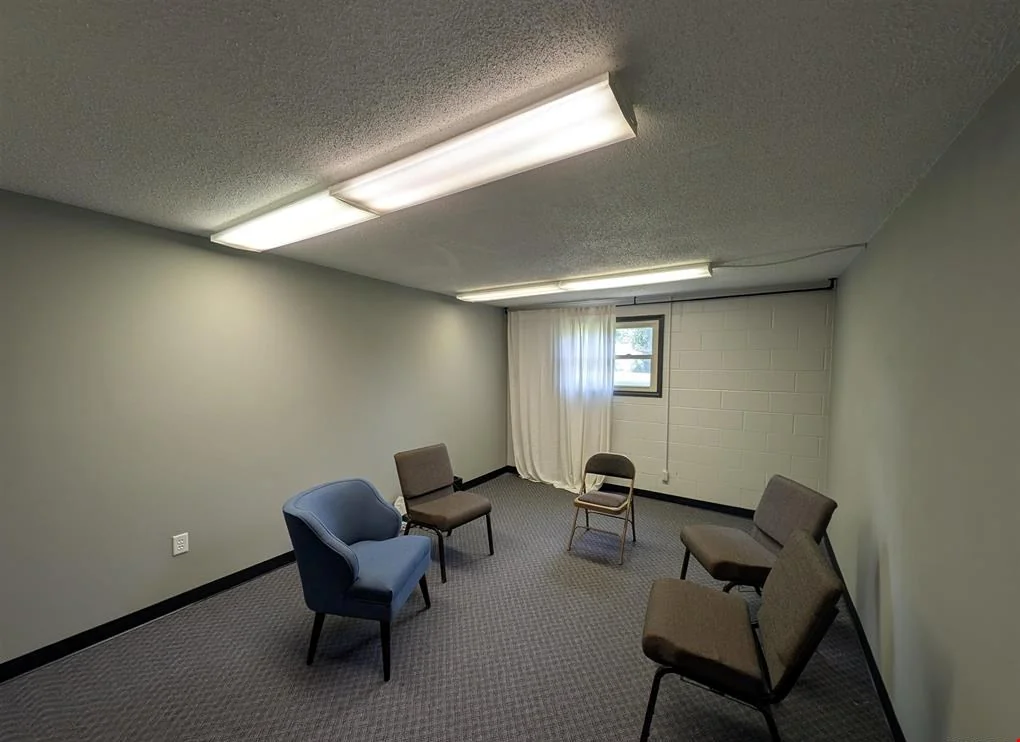 2221 N Parkway Dr — Lease in Pekin, IL, photo 6 of 8