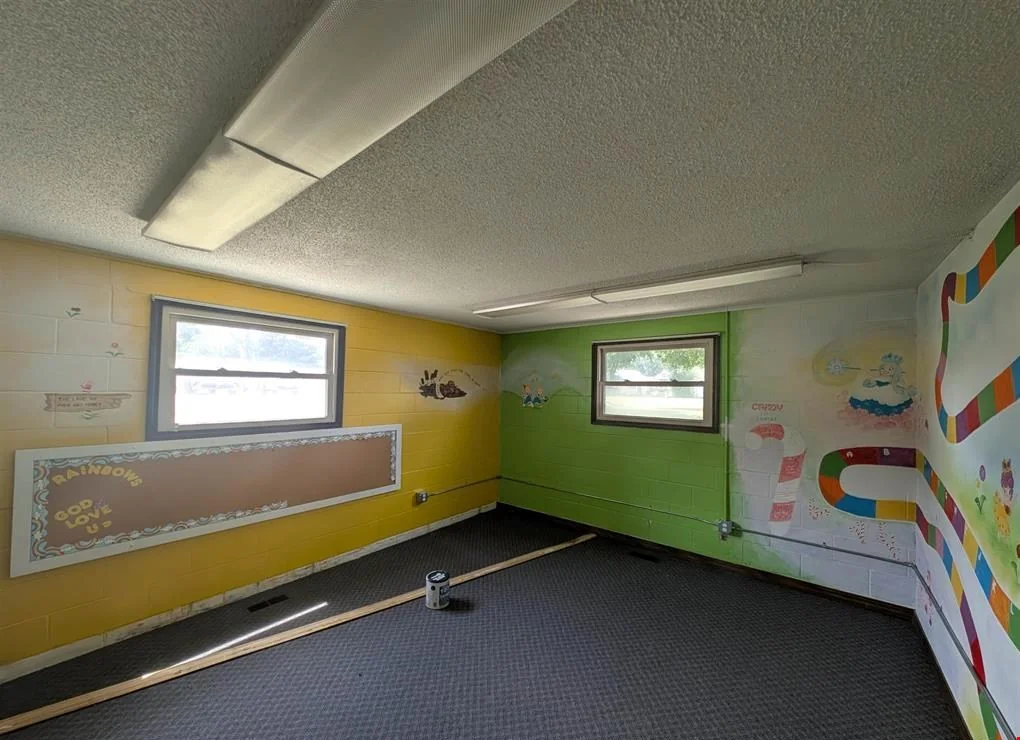 2221 N Parkway Dr — Lease in Pekin, IL, photo 7 of 8