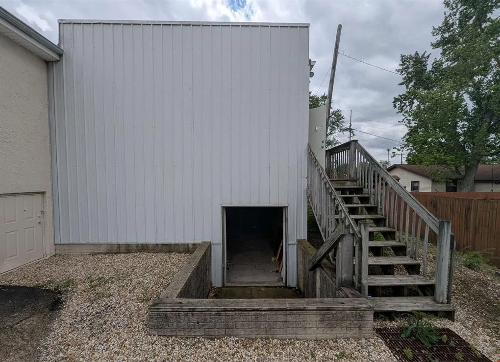 105 N Parkway Dr — Lease in Pekin, IL, photo 1 of 8
