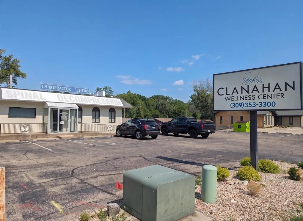 105 N Parkway Dr — Lease in Pekin, IL, photo 2 of 8